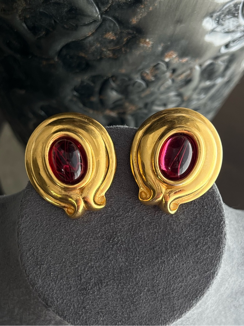 Authentic Vintage Fendi Tulip Red Swirly Glass Cabochon Gold Clip-On Earrings